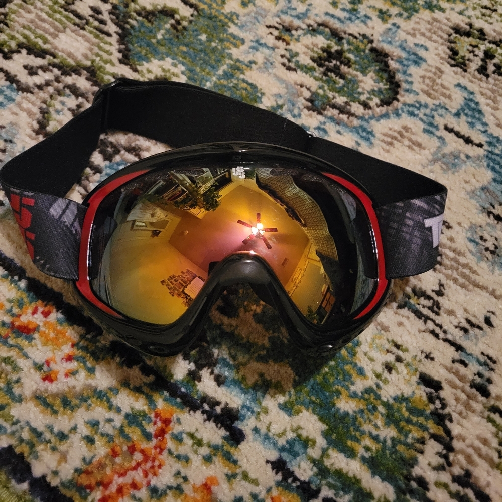 SNOWBOARD GOGGLES